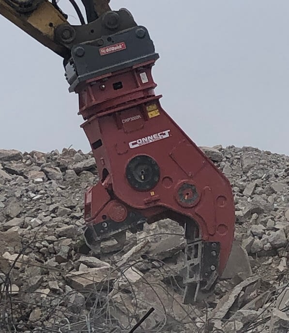 Connect Work Tools Pulverizer with OilQuick coupler